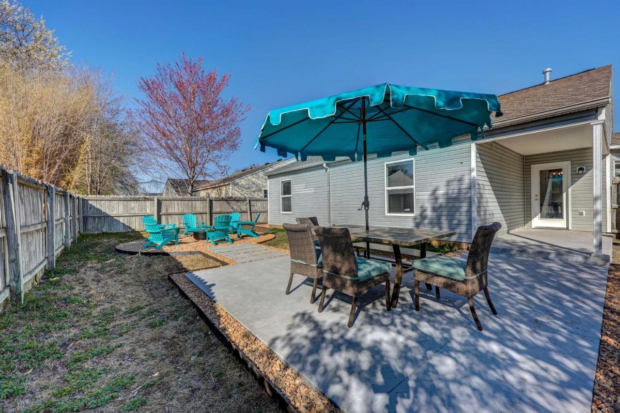 Chic Bentonville Home With Patio And Fire Pit! Exterior photo